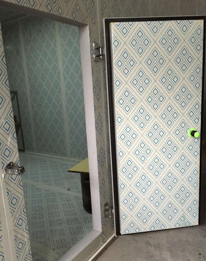 FREEZER /COOLROOM Door-KIT -LOCKABLE DH036 LATCH/3X 1460 HINGES/8M RUBBER SEAL/SAFETY BELL/FIXING SCREWS - Image 4