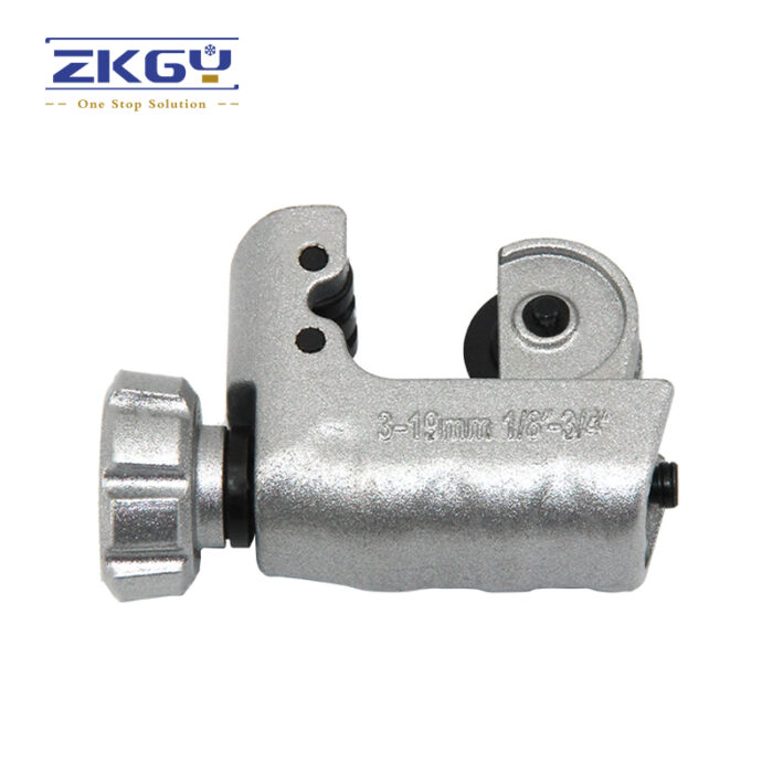 Roller type tube cutter